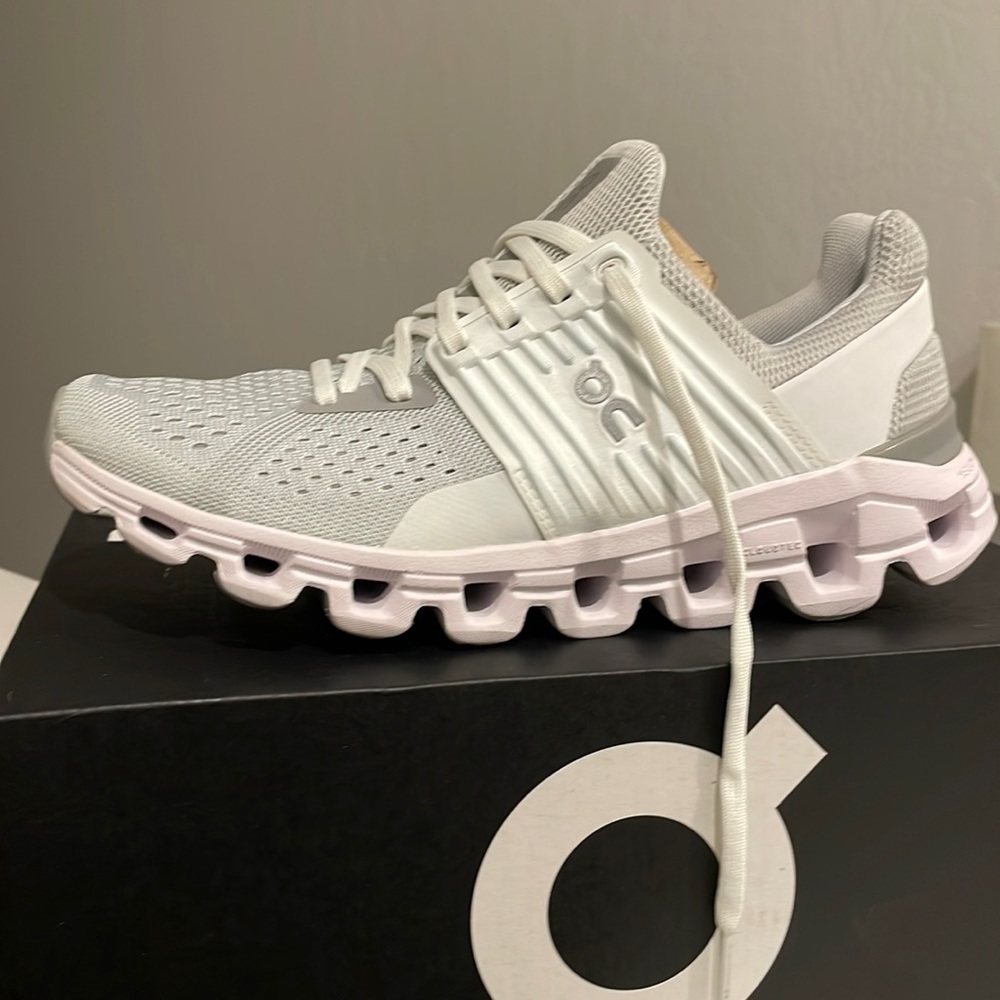 *NEW* On Running Cloudswift shoes